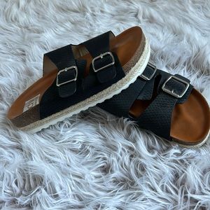 Dolce Vita sandals!🖤